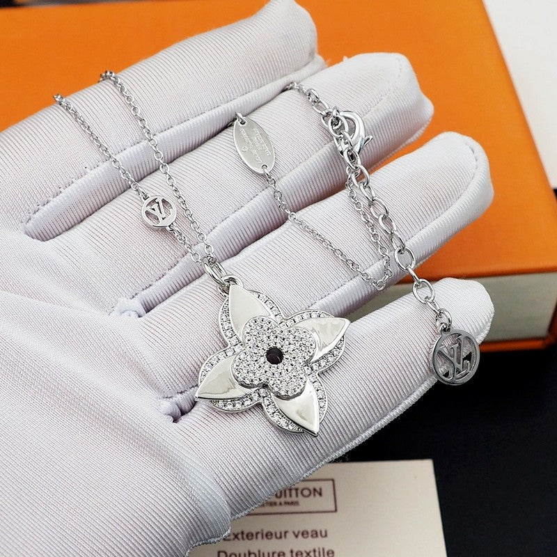 18K Louis Vuitton Medaillon Necklace