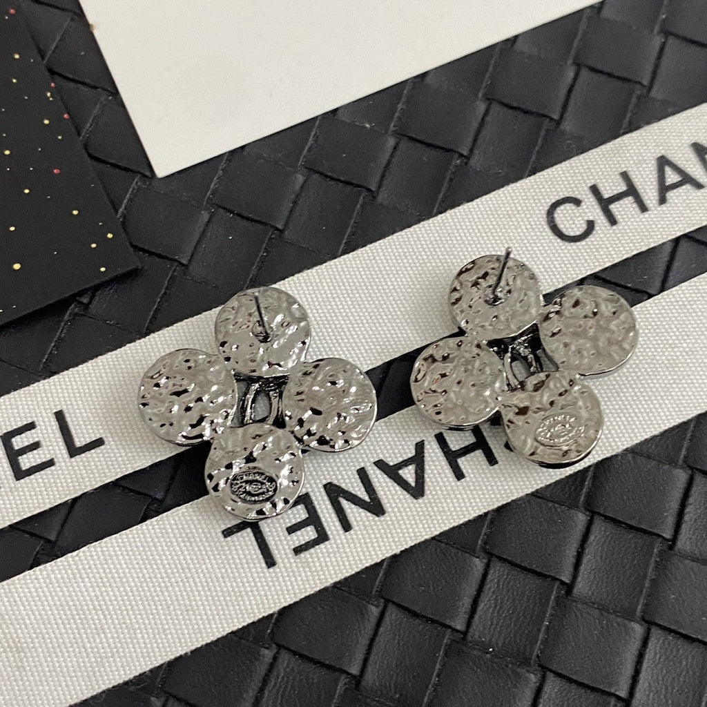 18K  Chanel Flower Crystals Earrings