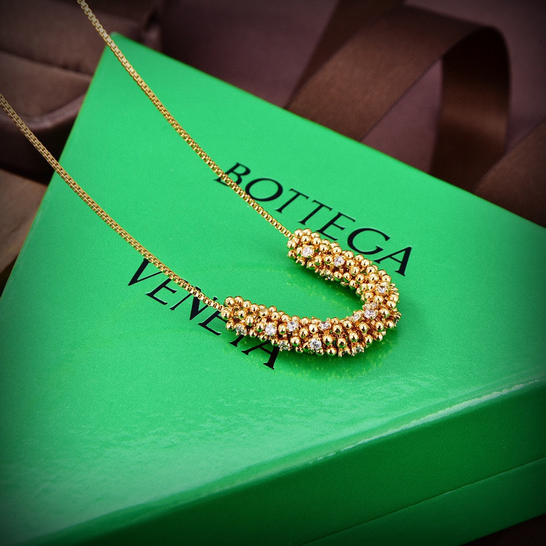 18K BVLGARI Facet Pearl Necklace