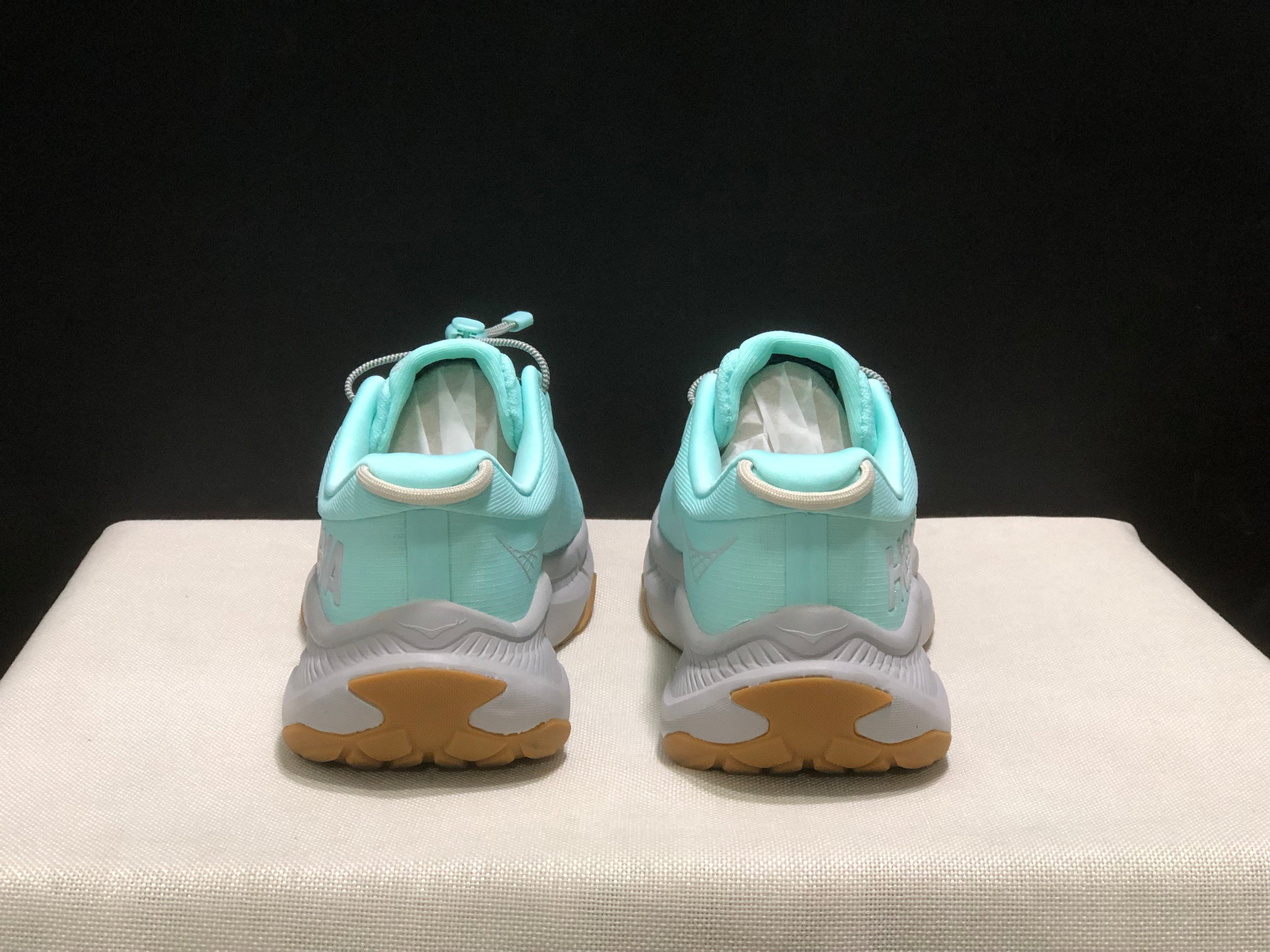 HOKA ONE ONE SKYFLOW